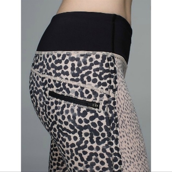 Lululemon TopSpeed crop Dottie Dash green black a spot Capri leggings - Picture 2 of 13